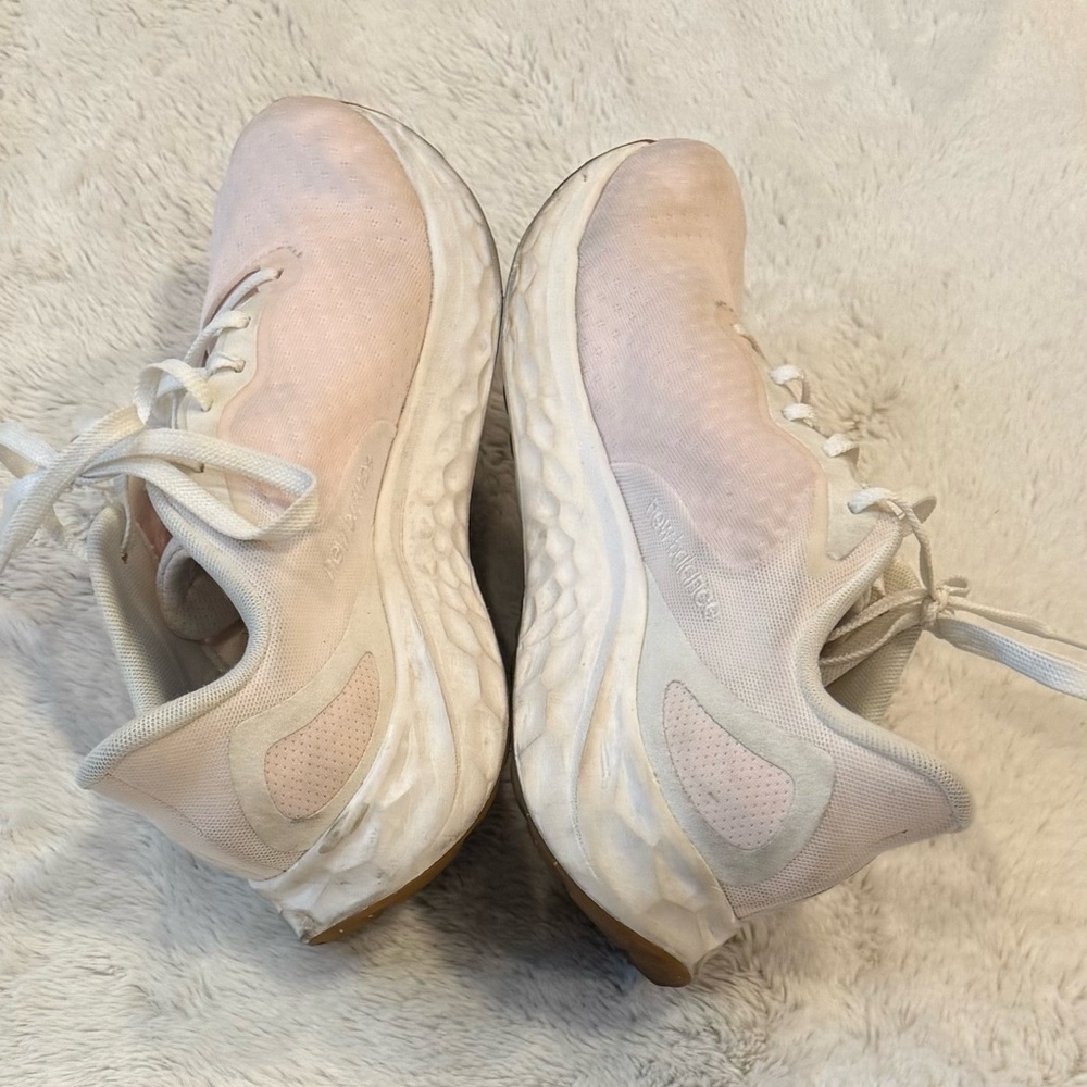 New Balance Women's Light Pink Athletic Shoes Size 10W - Picture 4 of 6
